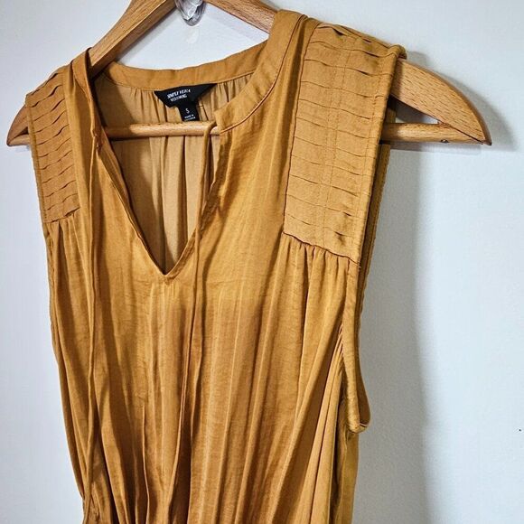 EUC SIMPLY VERY VERAWANG SPLIT V NECK MUSTARD SATINY TIERED MIDI DRESS SZ SMALL - Picture 5 of 16